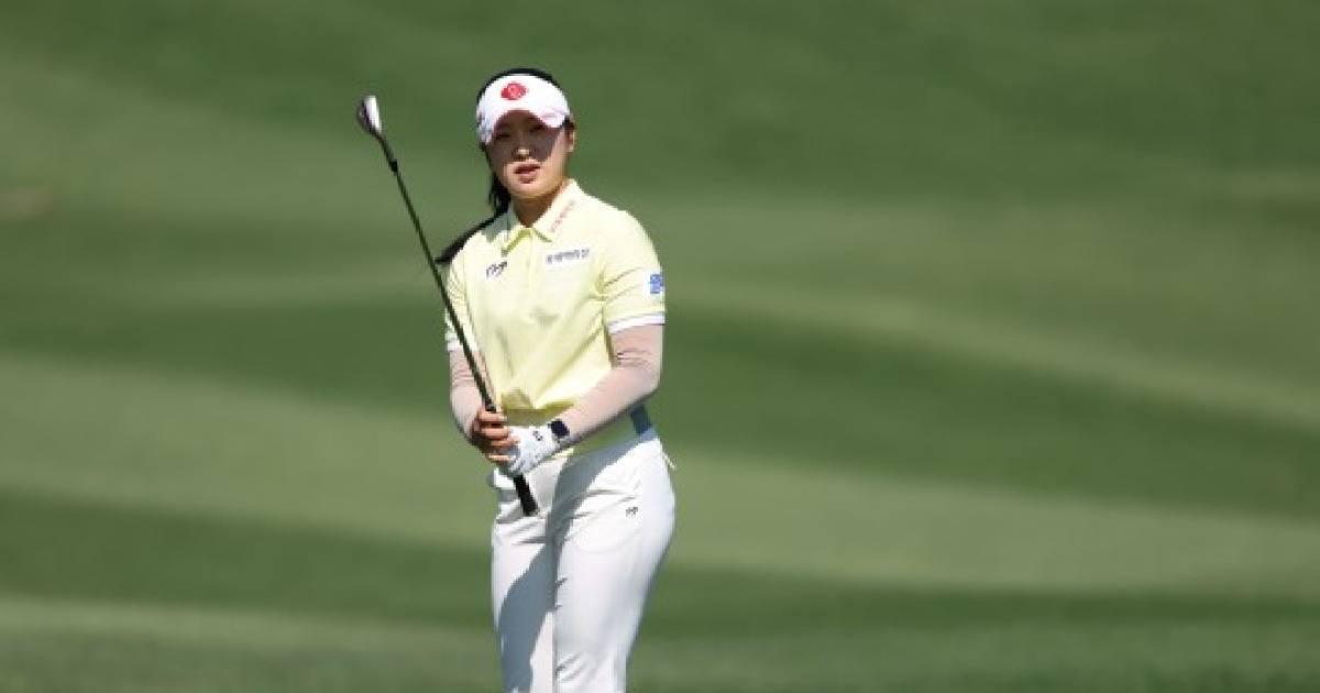 '보기 없는 깔끔한 라운드' 유현조, KLPGA Sh수협은행 MBN 여자오픈 2R 단독 선두