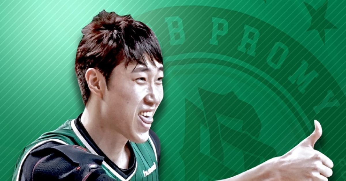 [오피셜] 정효근, 원주 DB 잔류 확정! 2년 총액 3억 6천... 이규섭 감독 "구단에 감사, 좋은 성적으로 보답할 것"