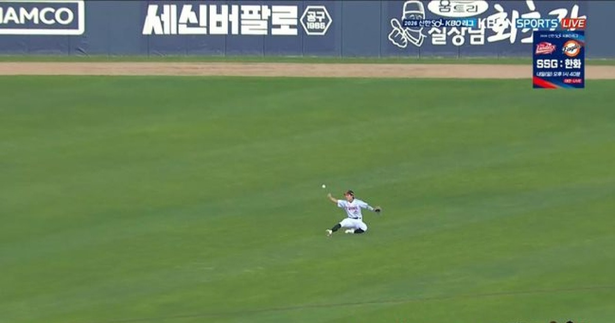 ‘와~ 1위다’ 이겼지만, 블랙홀 LG 좌측 외야…이번엔 불운 “조명탑 불빛에 타구가 들어가는 바람에"