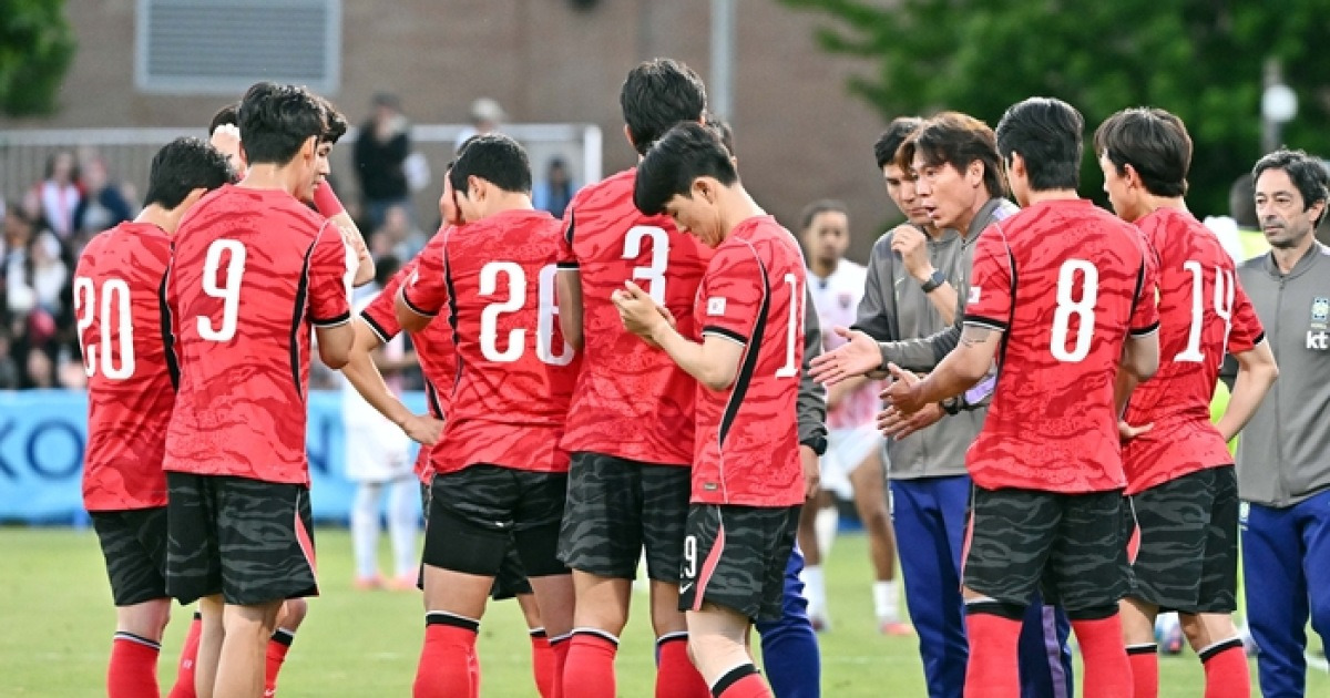 ‘농구인과 소통까지’ 홍명보 감독, 2개월 전 오답노트 반전 열쇠로…스리백 업그레이드+4쿼터 축구도 거뜬 [SS프로보 현장]
