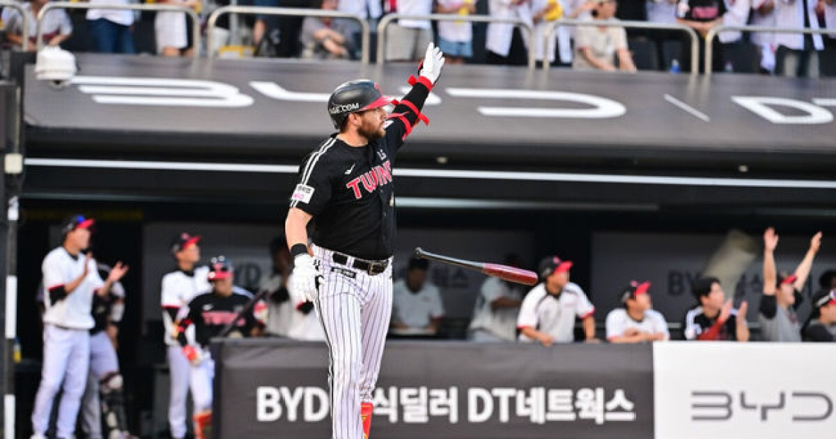 '홈런-홈런-홈런-홈런' 메가트윈스포 폭발하다...'4홈런→4연승' LG, 1위 지켰다. 오스틴 통산 100홈런, 임찬규 6이닝 무실점 [수원 리뷰]