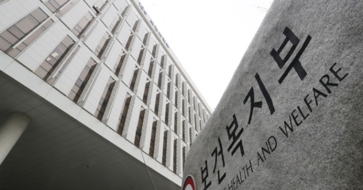 [단독] 복지부, 의료 AI 인식 조사… 하반기 가이드라인 발표 [심층기획-두 얼굴의 AI 의료·돌봄]