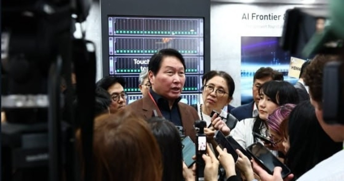 최태원 "5년간 생산능력 2배로 확대…AI 팩토리로 인류에 기여"(종합)