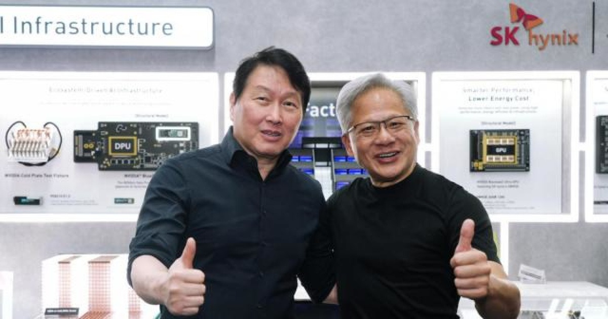 젠슨 황의 설계, 최태원의 인프라···글로벌 AI 팩토리 동맹 굳힌다