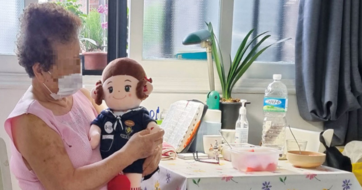 ‘말벗 AI’에 의존하는 노인들… “챗봇 넘어 진짜 돌봄 로봇 필요” [심층기획-두 얼굴의 AI 의료·돌봄]