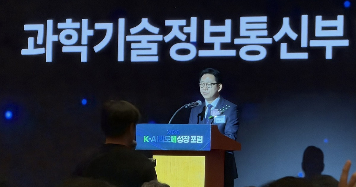 배경훈 부총리 "젠슨 황, K-AI 반도체도 살펴봤으면"