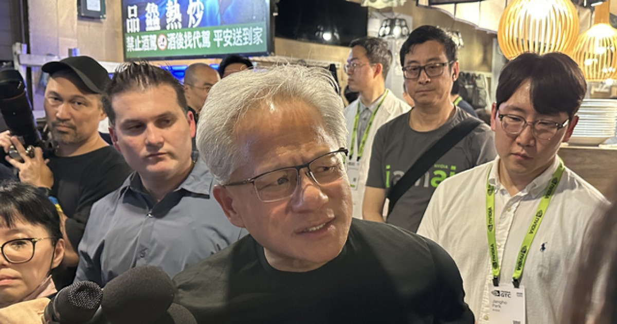 韓 상륙하는 젠슨 황…반도체 넘어 로봇·AI 동맹 확대