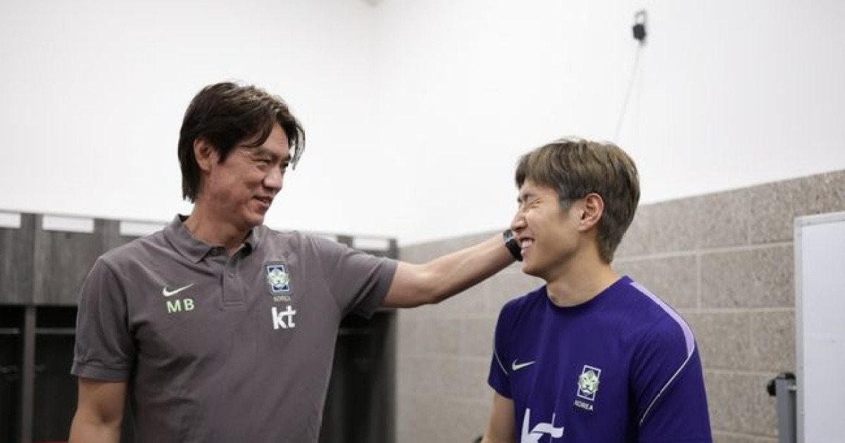 “한국 최초 아니야?” 홍명보 감독, 결승 못 뛰고 온 이강인 다독여... “피곤하지 않아?”