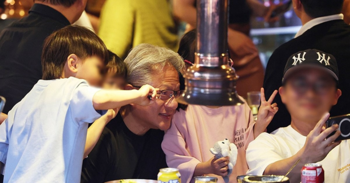 젠슨 황 "한국 AI 연구센터 설립…엔지니어들 일하러 오라"