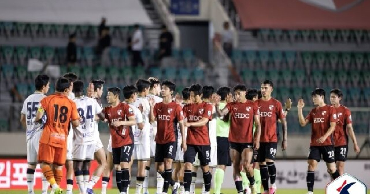 부산, 충남아산과 2-2 무승부…K리그2 선두로 월드컵 휴식기 돌입