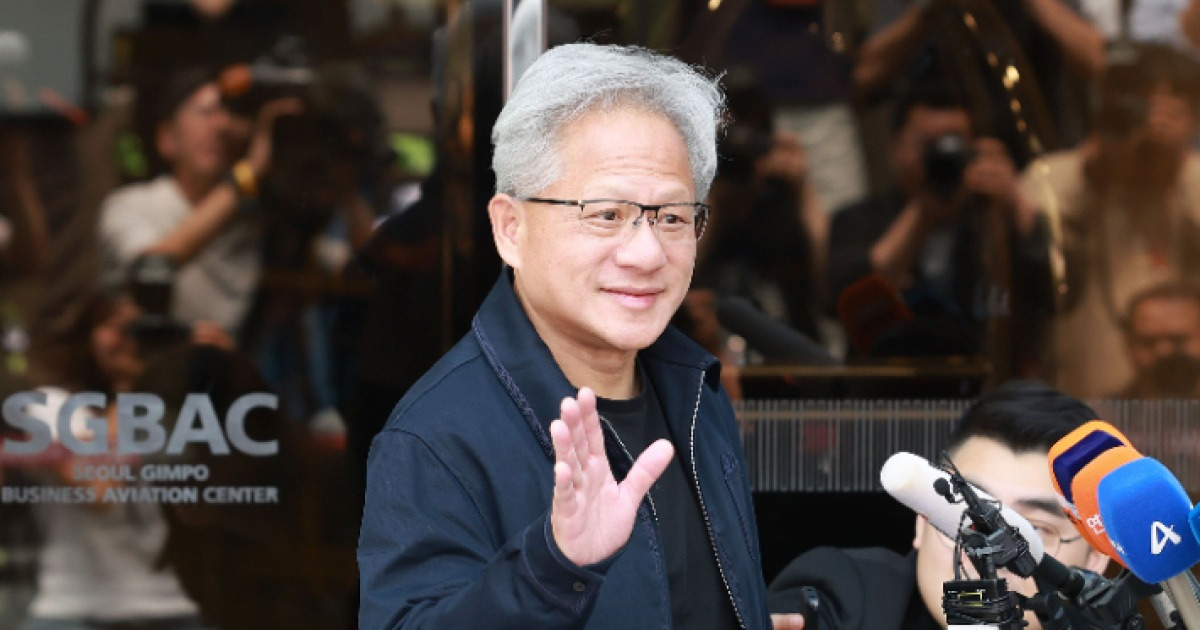 'AI 거물' 젠슨 황 입국…"깜짝 선물 준비했다"