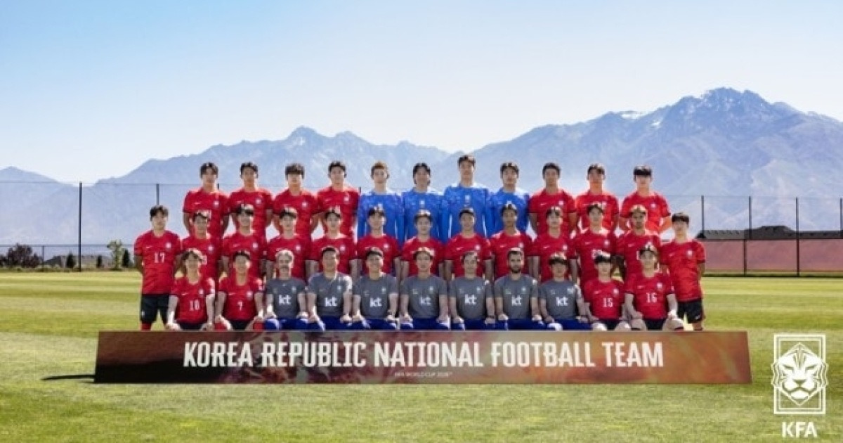 홍명보호, 결전지 이동 앞두고 로키 산맥 배경으로 단체 사진 ‘찰칵’