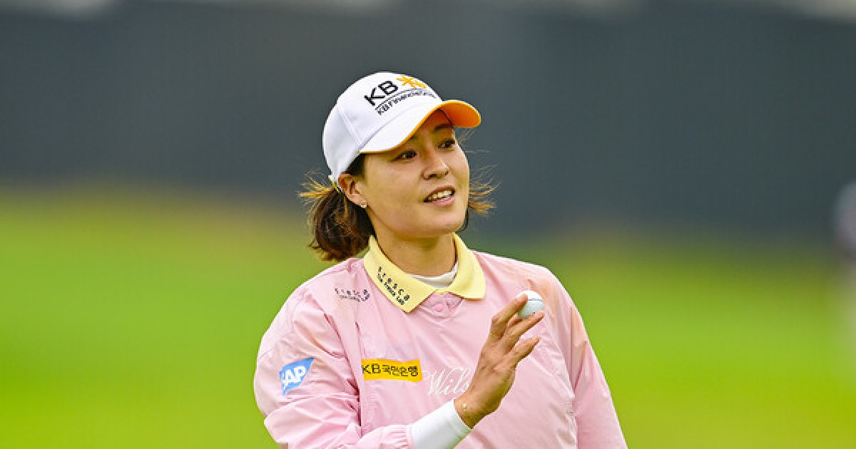 '메이저퀸' 전인지, US여자오픈 둘째날 선두권 도약 [LPGA]