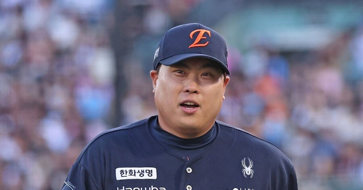 '류현진 스위퍼' 포수도 못 잡을 정도의 마구? "그렇게 거짓말을 하던데" 아쉬움을 웃음으로 풀었다