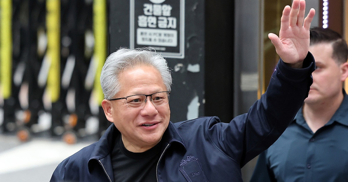 젠슨 황의 3가지 '깜짝선물'…AI 시대, K-반도체·제조업 가치 재확인