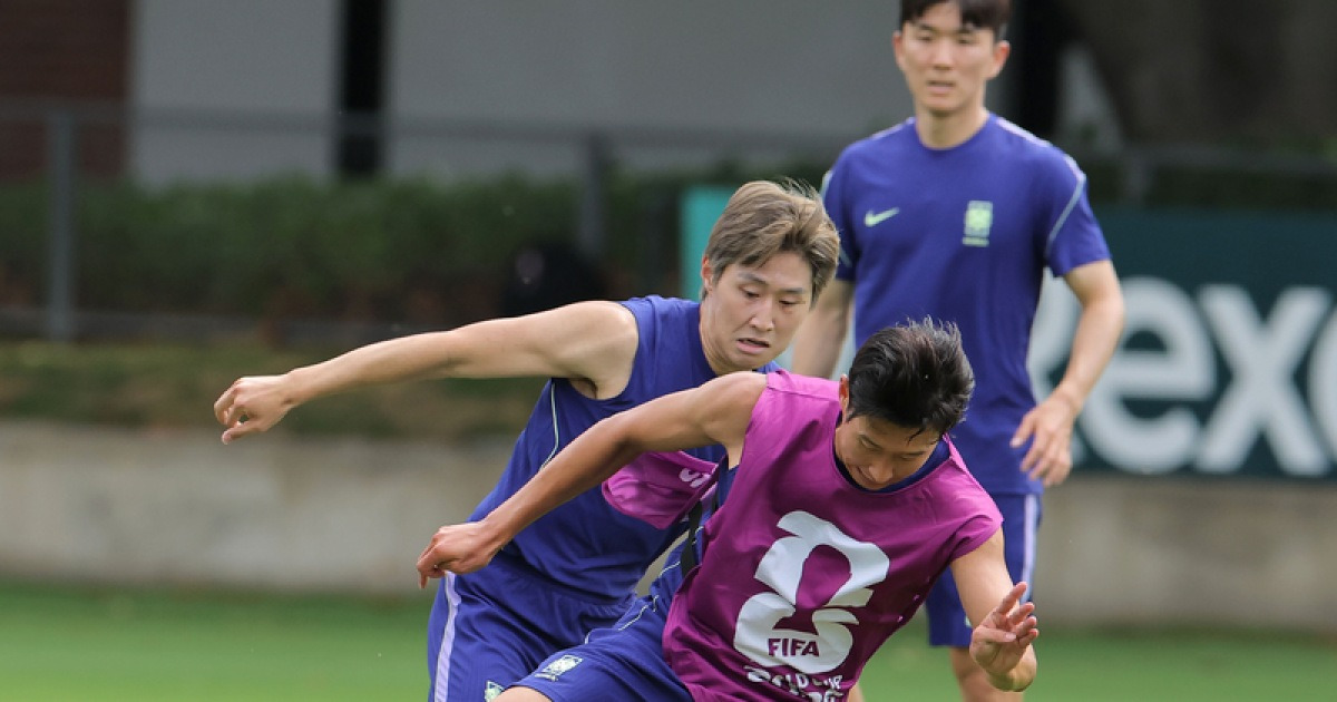 홍명보호, 멕시코 입성 첫 훈련… 손흥민 손 흔들자 수백명 현지팬 ‘손!’ 환호