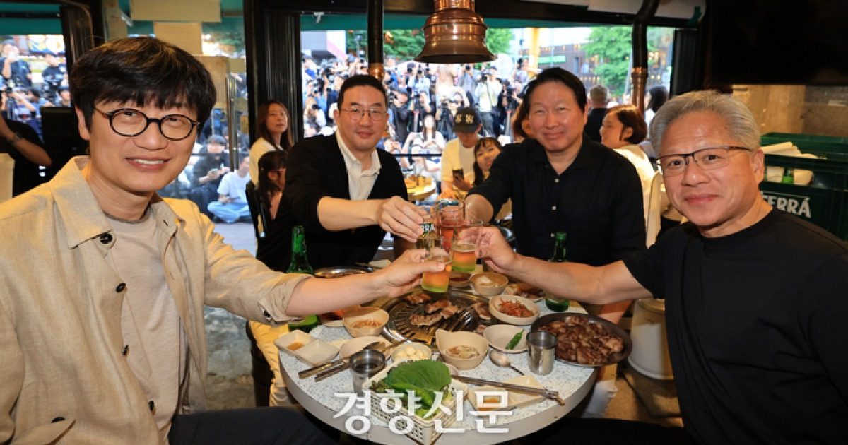 한국에 칩 공급 넘어 AI 인프라 생태계 심는다···젠슨 황 광폭 행보가 말하는 것