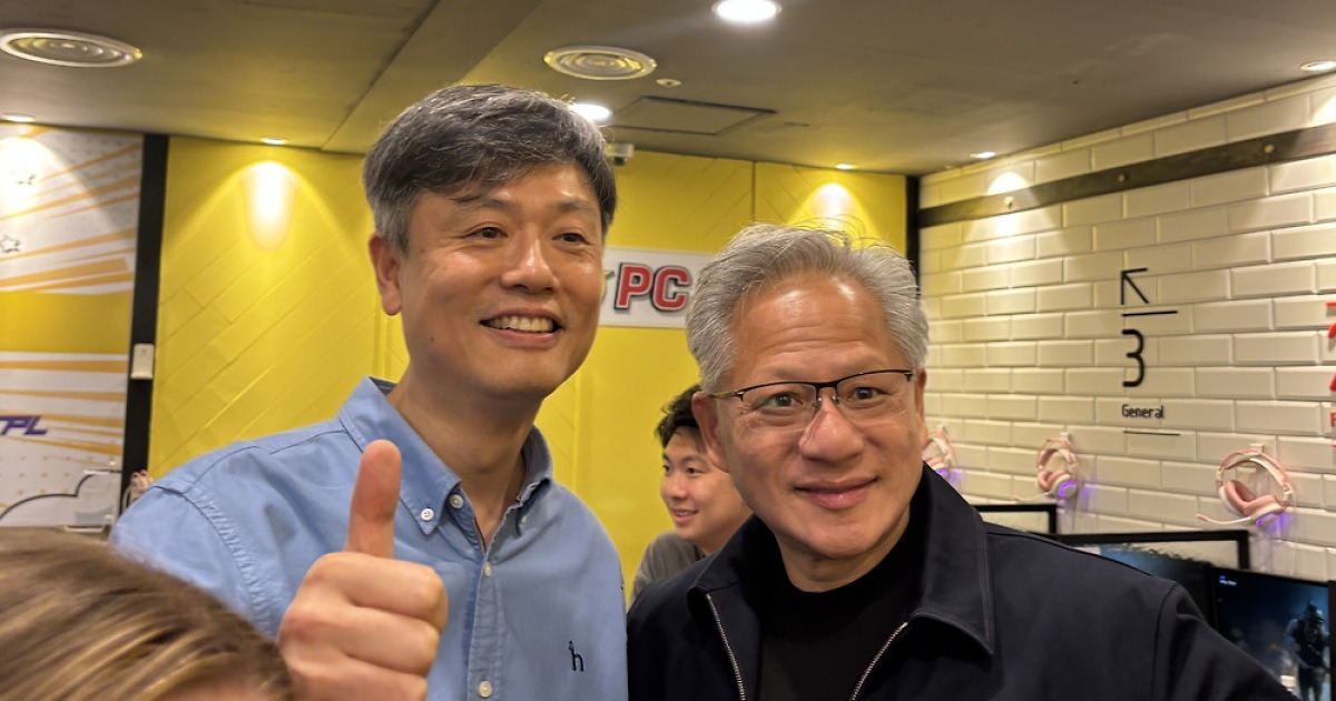 PC방 찾은 젠슨 황…장병규 "게임과 AI가 만나는 시작점"