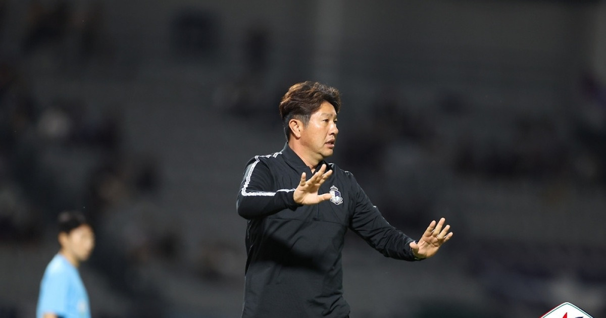 '충북청주에 역전패' 김도균 감독, 뼈아픈 일침 "승격? '감독 계속해야 하나' 생각 들 정도 경기력" [목동 현장]