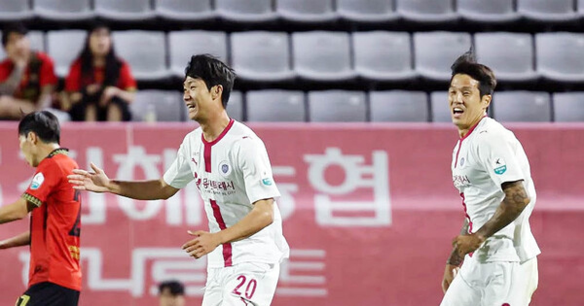 '0-2에서 극적 동점' 용인, 경남과 2-2 무승부...연속 헤더골로 승점 1점 확보