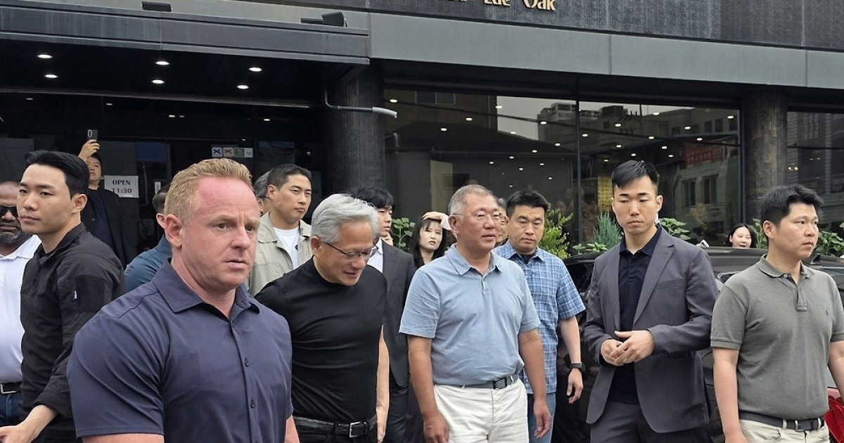 젠슨 황·정의선, 평양냉면 회동…피지컬 AI 동맹 강화(종합)