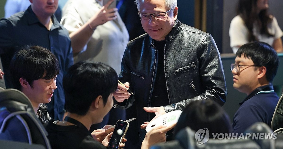 [AI픽] PC방에 뜬 젠슨 황…K게임과 AI 협력 속도낸다
