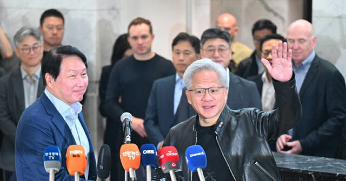 젠슨 황, 최태원과 AI 협력 방안 논의 '깐부 동맹' [TF사진관]