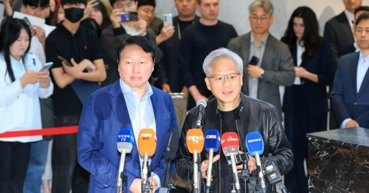 젠슨 황 "피지컬 AI 시대 도래…SK하이닉스와 로드맵 공동 설계"