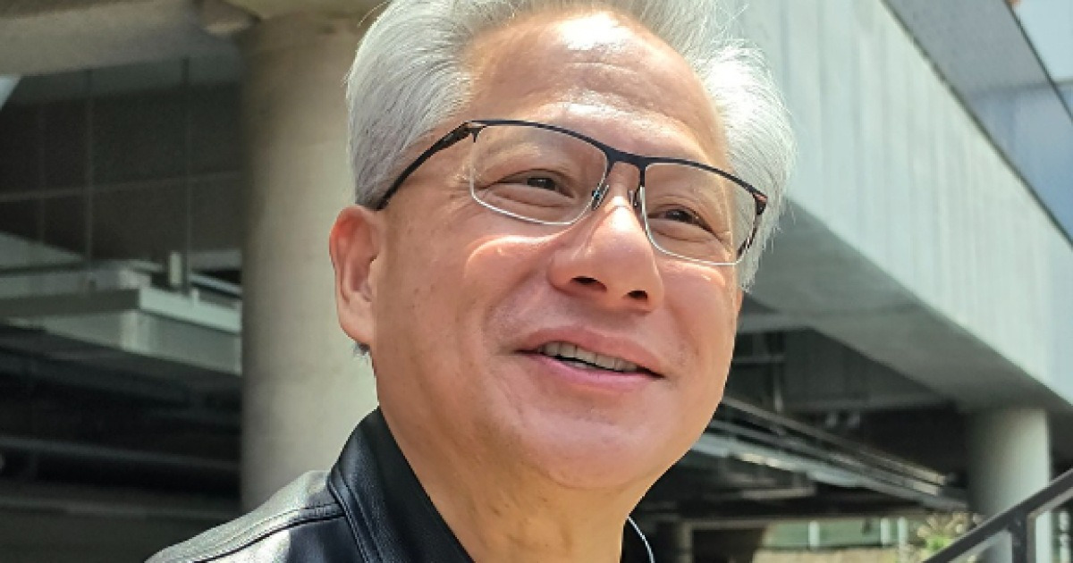 젠슨 황, 서울대 찾아 "AI 시대 졸업생...거대한 기회"