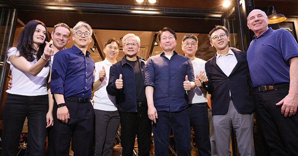 SKT-엔비디아 맞손…2027년 한국서 ‘AI 팩토리’ 첫 가동