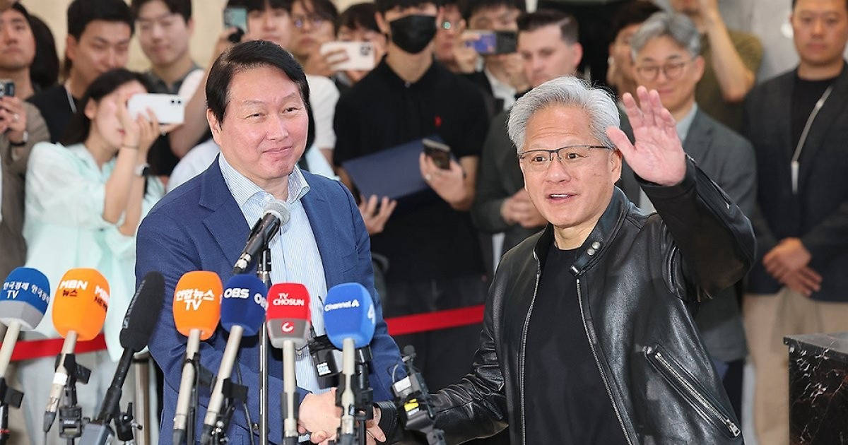 [일문일답] 젠슨황 "AI인프라 확충 이제 걸음마…SK그룹과 고차원 협력"