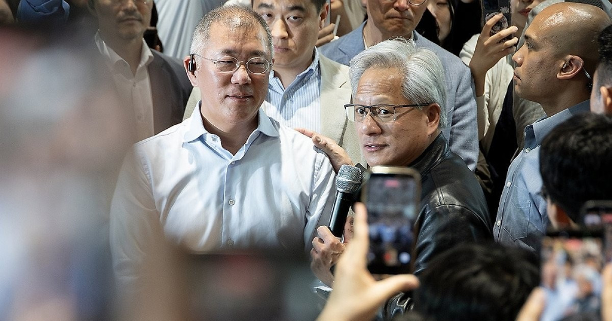 현대차 간 젠슨 황 "AI 다음 물결은 모빌리티와 피지컬 AI"