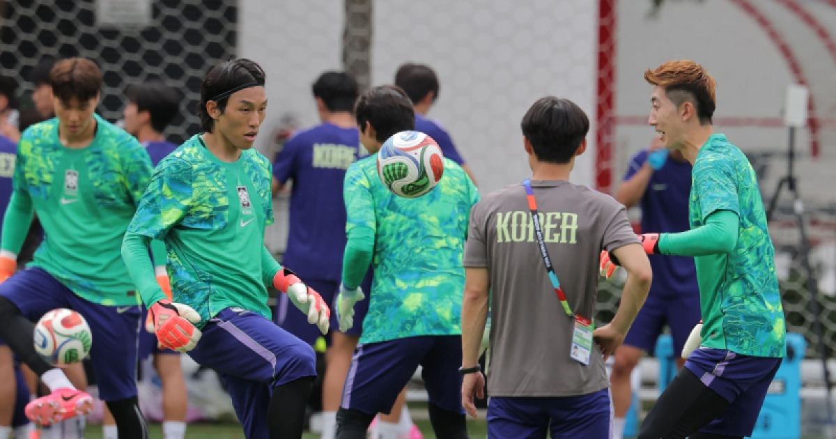 퐁당퐁당 라이벌리…북중미 첫 장갑은 김승규일까