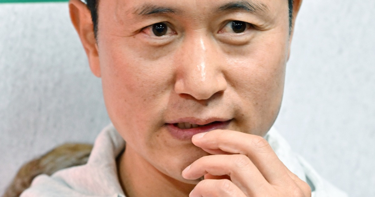 “체코전 축구화 바꿔 신을 준비도 하라” 훈련장이 뜬 ‘문어’ 이영표의 디테일한 조언 [SS사포판 현장]