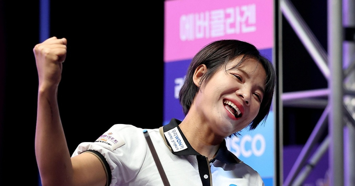 스롱, '당구 여제' 김가영 꺾고 여자프로당구 10승 고지 정복