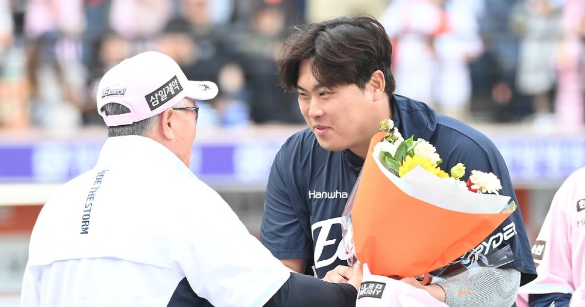 '150km, 다승 선두 실화냐' 나이를 잊은 괴물, MOON도 깜짝 "올스타전 출전 부탁하겠다" [고척 현장]