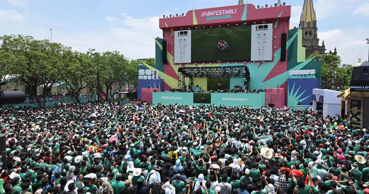 [현장 르포] 초록 물결이 뒤덮은 과달라하라 해방 광장... 지구촌 최대 축제 '킥오프'