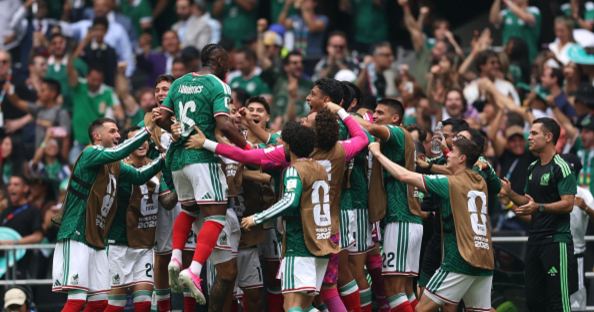 멕시코 월드컵 개막전 2-0 완승, 무력한 남아공 빌드업 실수+2퇴장