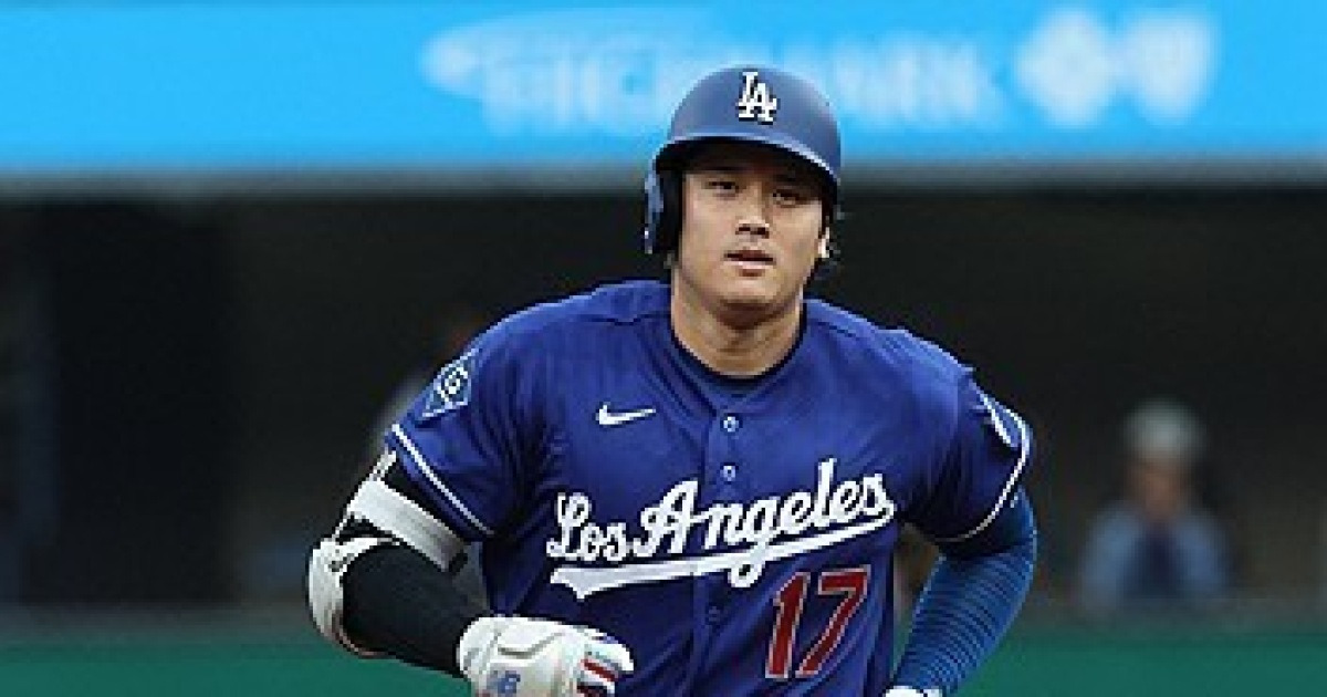 MLB 오타니, 13호 홈런 친 뒤 무릎 통증으로 대타 교체