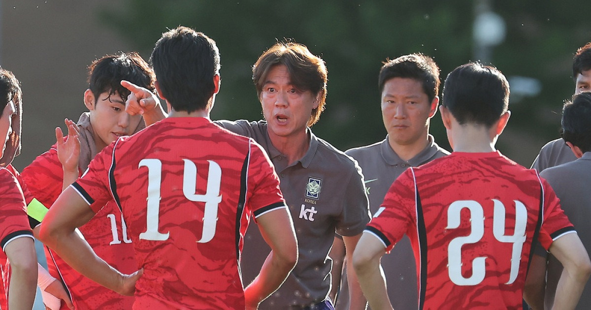 영국 매체, '역전승' 홍명보 극찬 "이래서 감독이 거액 연봉 받는 것"