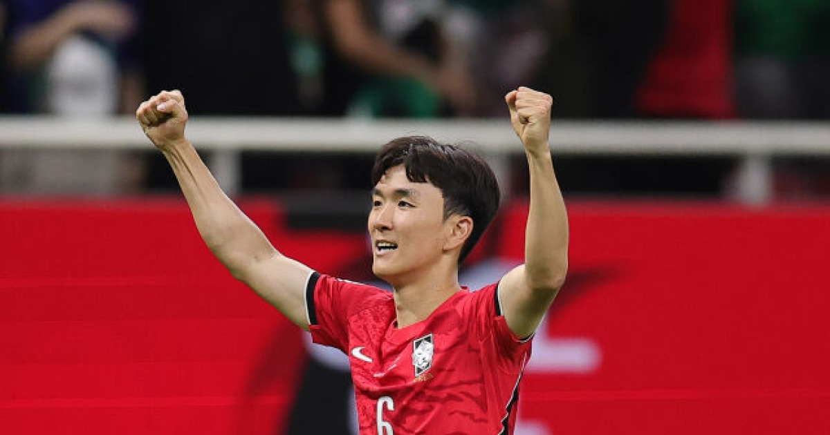 '선수' 홍명보 이후 32년 만에 월드컵 한 경기서 '골+AS' 기록한 황인범[한국 체코]
