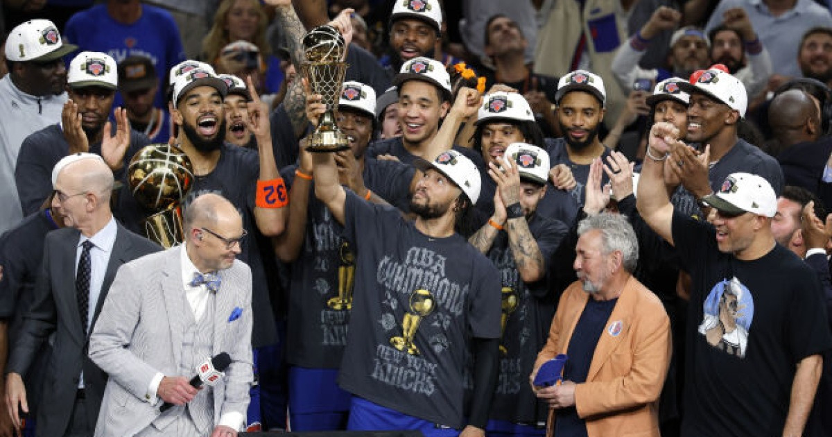 4승 1패로 끝냈다! 뉴욕, 샌안토니오 제치고 53년 만에 NBA 정상 정복… '5차전 45득점' 브런슨 MVP