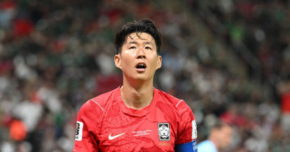 뺄 것인가 손흥민을? "한국, SON 없으면 더 잘했을까" 상상도 못 하던 질문..."10년 골 감각 녹슬었어" 지적→활용법 고민 생길까