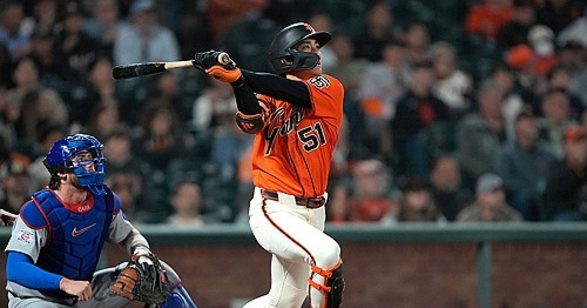 이정후, SF와 초대형 재계약? "'연봉 379억 주고 옵트아웃 제거해야"…'MLB 타율 2위' LEE 가치 폭등→美 들썩 "1700억 갖고 안심 못해"