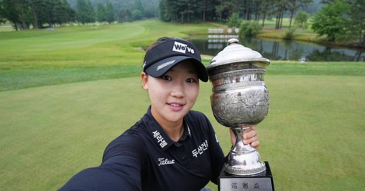 '2006년생' 김민솔, '2006년 신지애' 넘본다…20년 만 '전관왕' 도전
