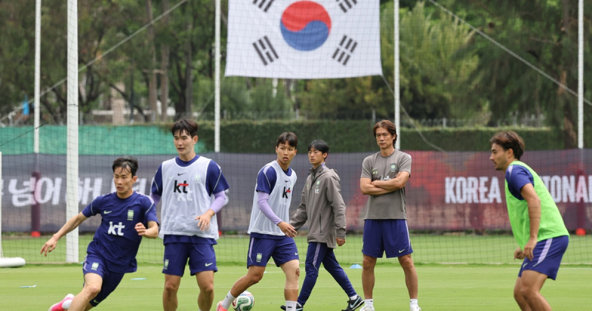 [월드컵] 홍명보호 짧은 휴식 끝내고 2차전 준비 돌입 비맞으며 ‘구슬땀’