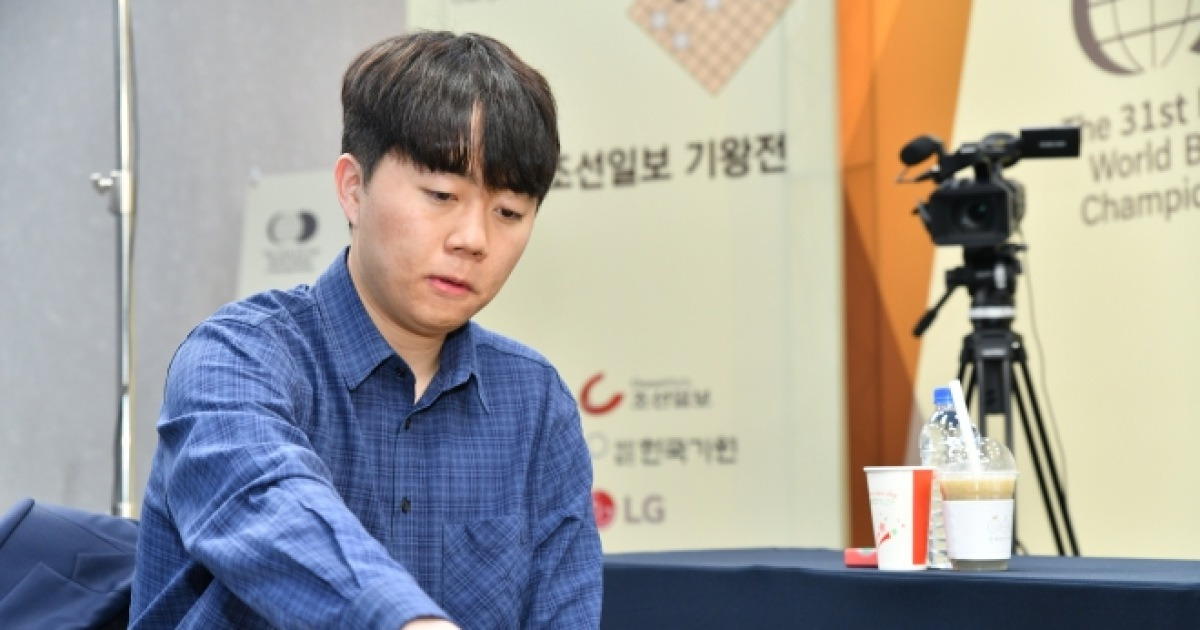 LG배 우승 눈앞 신민준 뼈아픈 반집패…中 왕싱하오와 결승 3국서 승부