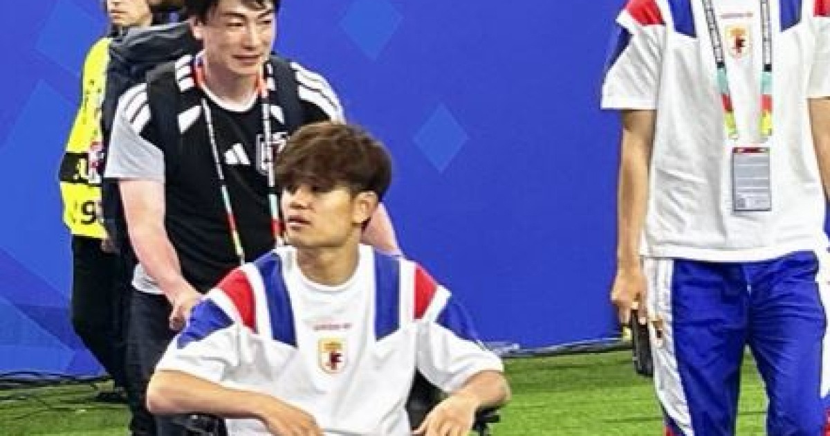 하늘이 일본 버렸나…'日 에이스' 쿠보, 네덜란드전서 무릎 부상→휠체어 타고 퇴장 "원활하게 걷지 못해", 튀니지전 출전 불투명