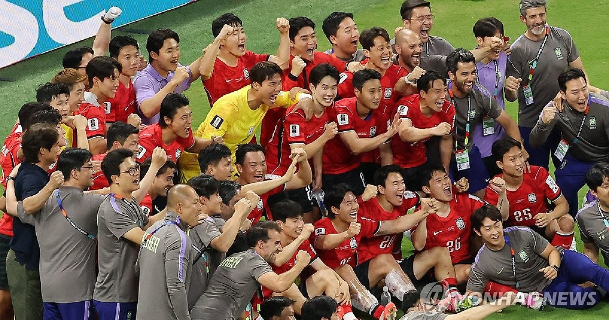 "한국은 캐나다와 32강, 일본은 브라질 만날 것"…1차전 끝낸 韓·日, 토너먼트 진출 예측 변함 없지만→상대팀 크게 달랐다