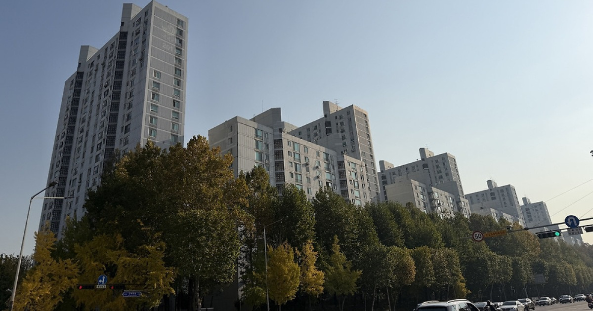 속도내던 올림픽선수촌 재건축 제동 걸리나…추진위원장 해임안 발의 ‘내홍’[부동산360]